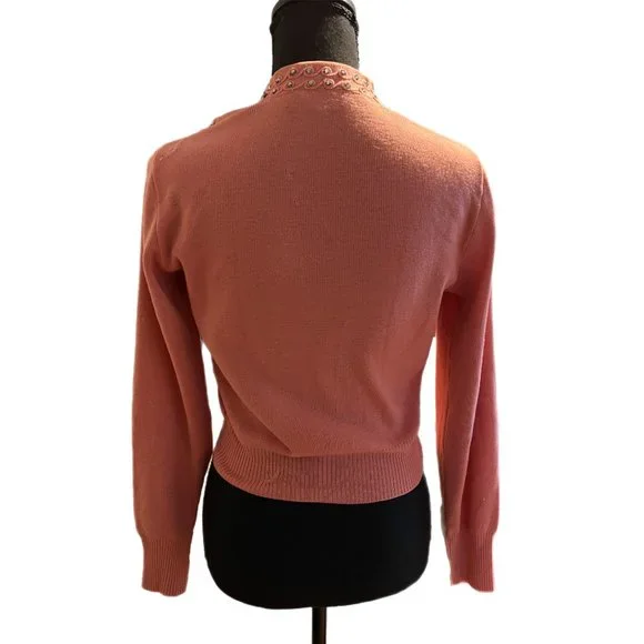 1950s coral jeweled cardigan with amazing stitching details - Picture 3 of 6